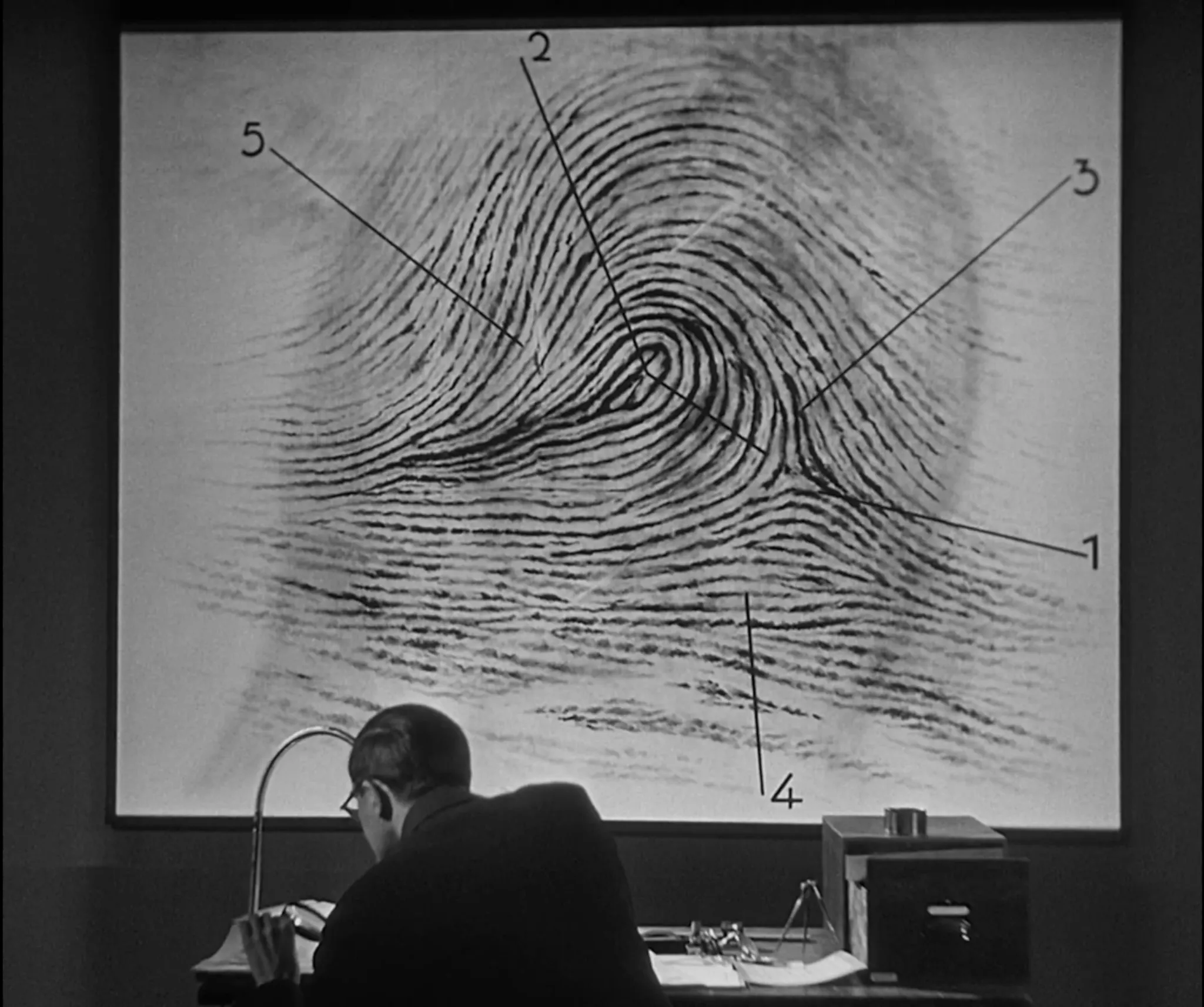 Fingerprint investigation in M (Fritz Lang, 1931)