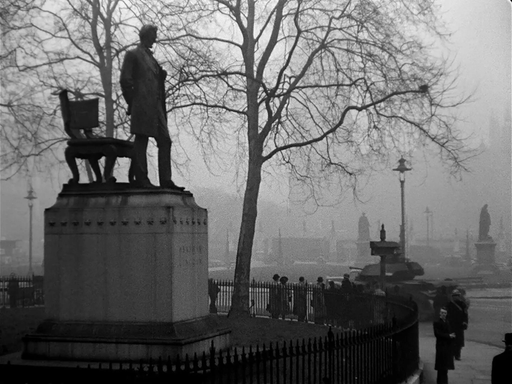 The statue of Abraham Lincoln in Parliament Square (London) in Words for Battle (Jennings, 1941)